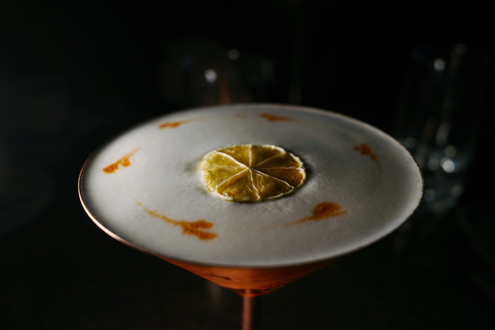 Ceviche, pisco y vinos afilados, el plato que parece verano con cuchillo